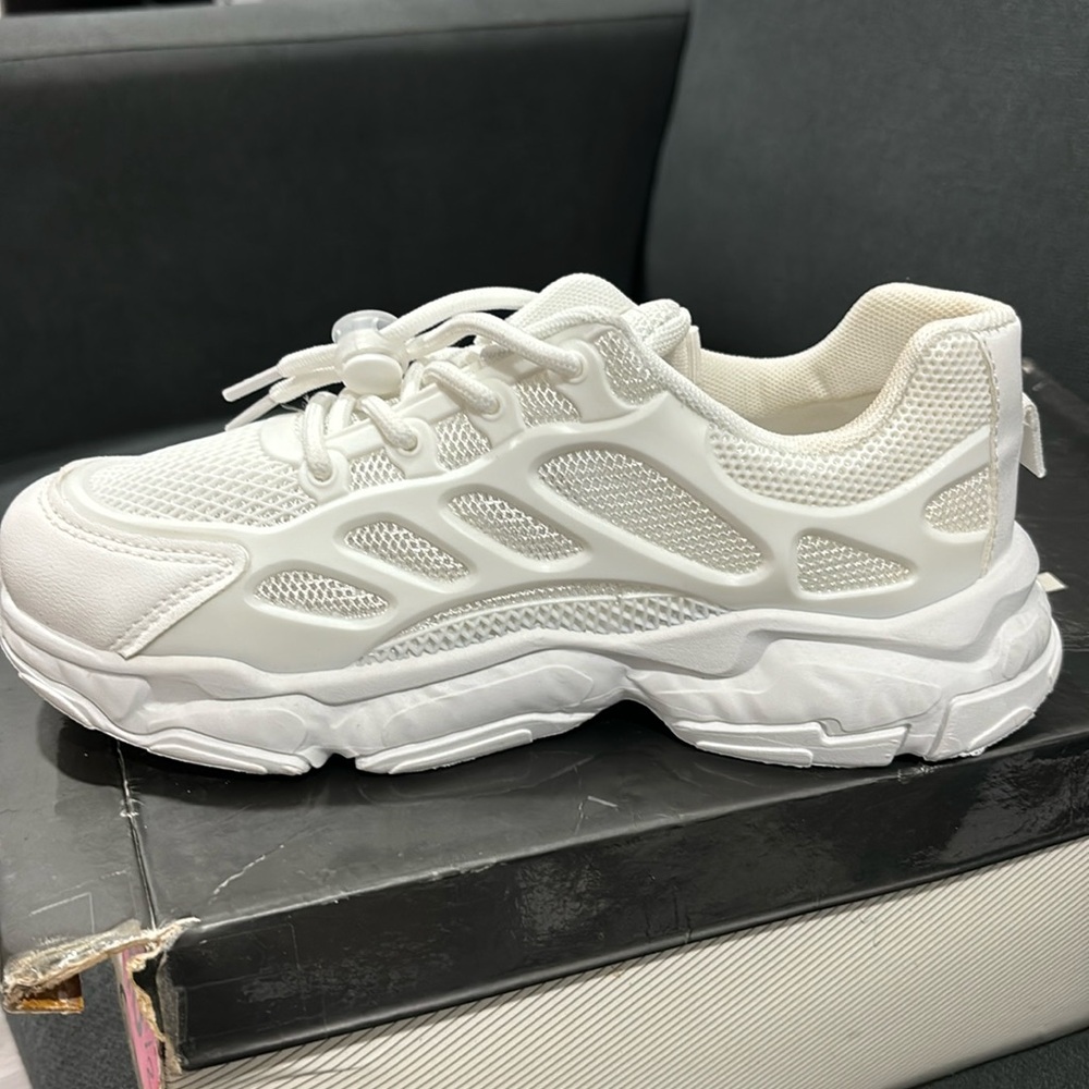 White ATONGMU sneakers size 6.5 US/37 Eur; new still in the box